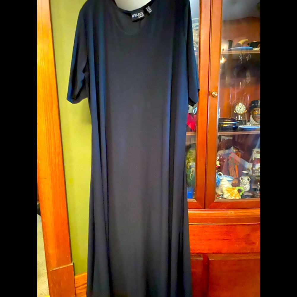 Black short sleeve dress.